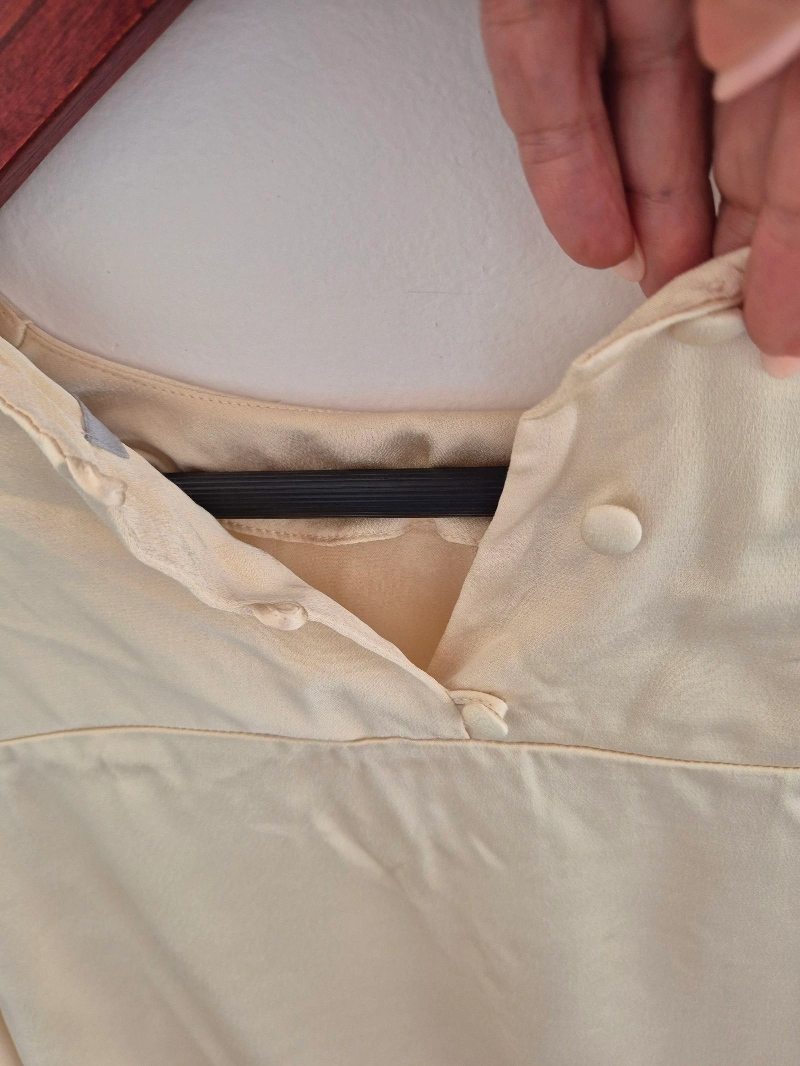 H&M crèmekleurige satijnlook blouse met knoopjes 36 S  – photo 7